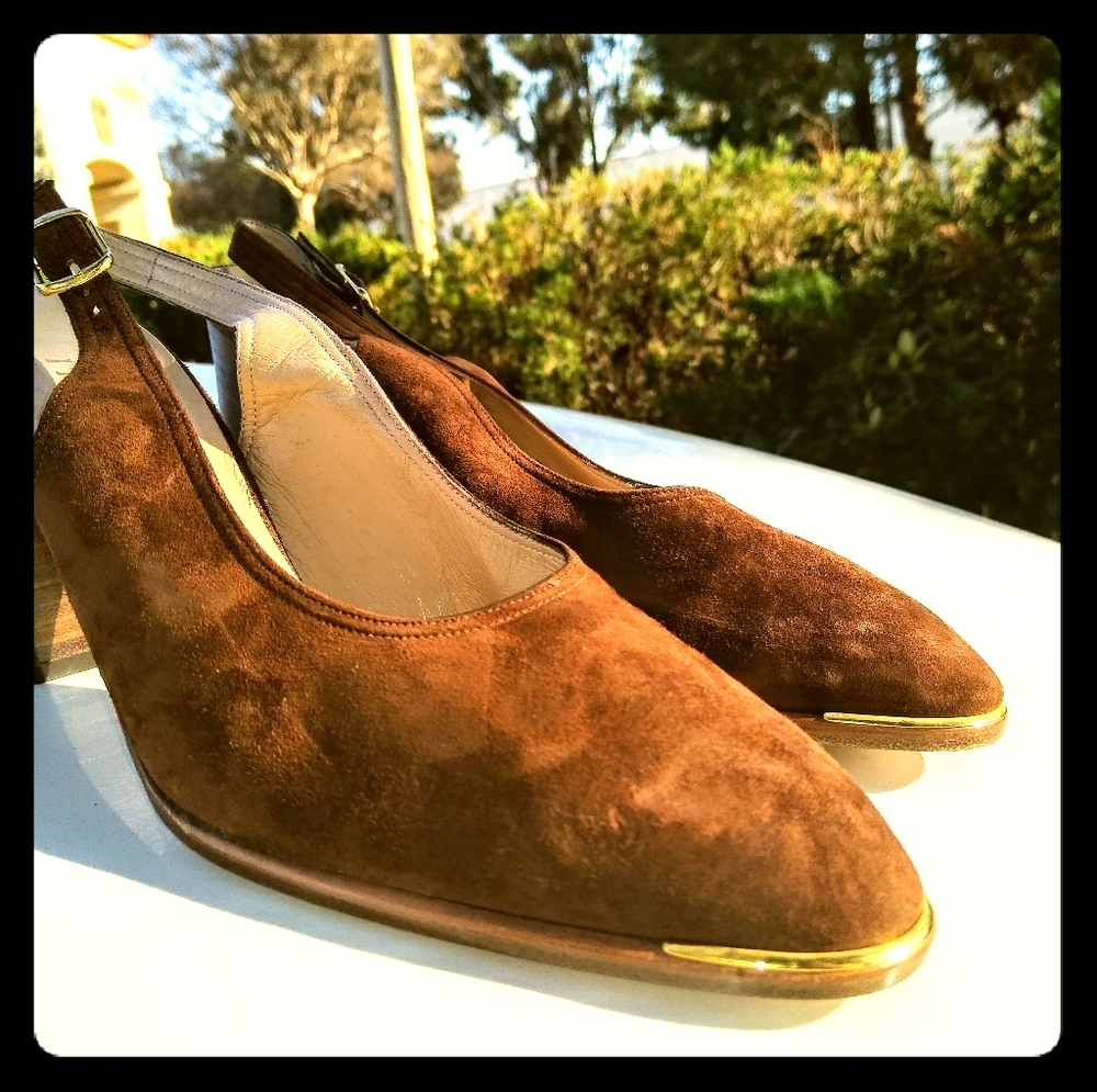 Size 8 new Bruno Magli suede slingbacks